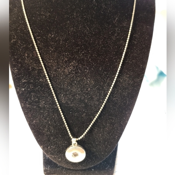 NEW Silver alloy Snap Button necklace holds 18mm charms Not Included - Picture 1 of 5